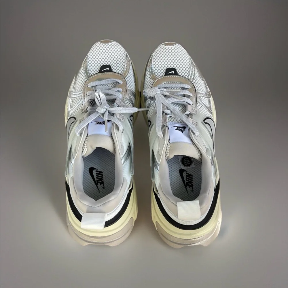 Size 10.5m / 12w - Nike V2K Run Running Shoes White Metallic Silver FD0736-100 - Picture 3 of 9